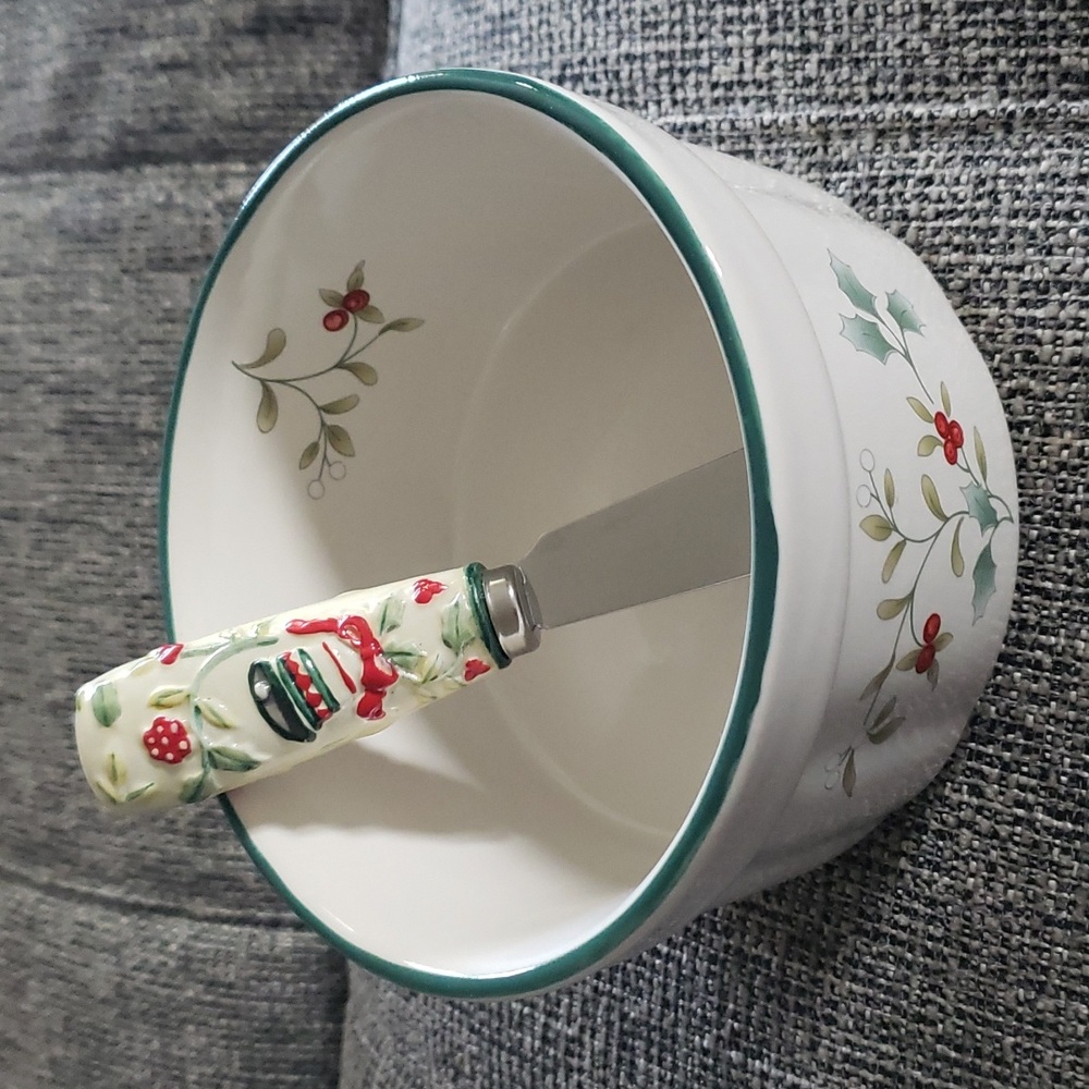 Pfaltzgraff Holiday Dip Dish And Knife